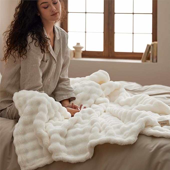Bedsure 3D Fleece Bubble Blanket for Couch - GentleSoft White Twin Blanket for Sofa Bed Room Decor - Luxury Soft Cozy Spring Gifts for Women, Lightweight, All Seasons, Off White, 60"×80"