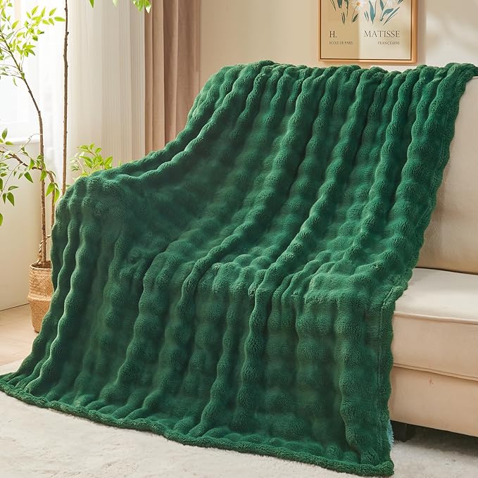 NEWCOSPLAY Queen Blanket for Couch Dark Green Super Soft Flannel Fleece 3D Bubble Lightweight Bed Blanket All Season Use (Dark Green, Queen(90"x90"))
