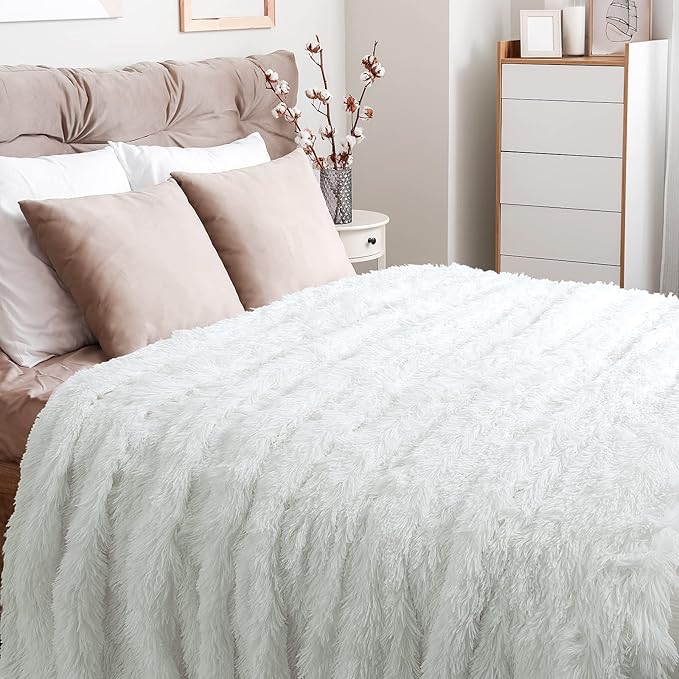 TOONOW Extra Soft Fuzzy Faux Fur Blanket Queen Size 78"x90", Reversible Lightweight Decorative Blankets and Throws Super Soft Cozy Microfiber Fleece Fuzzy Blankets for Couch Bed, Pure White