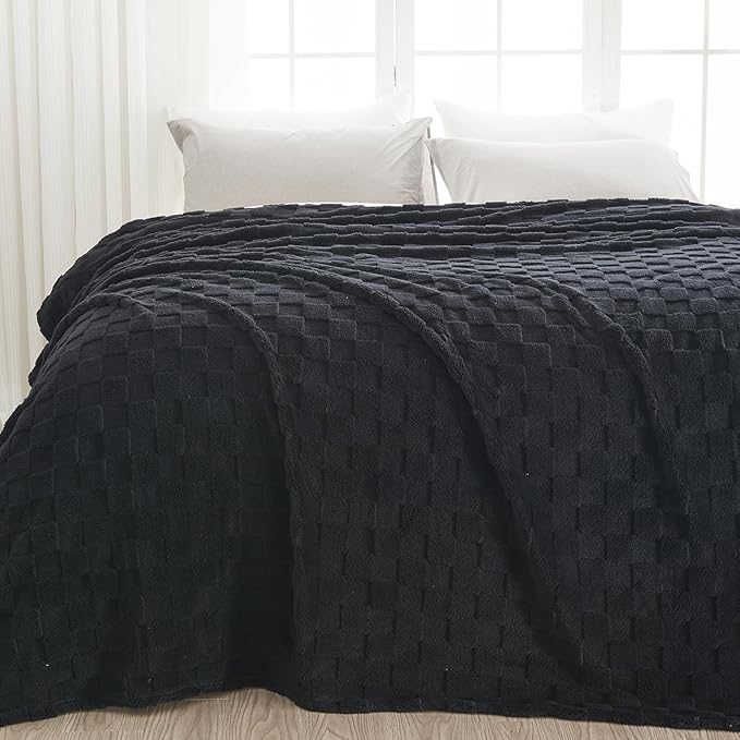 NEWCOSPLAY Super Soft Queen Blanket Black Premium Silky Flannel Fleece 3D Checkered Lightweight Bed Blanket All Season Use (Black Checkered, Queen(90"x90"))