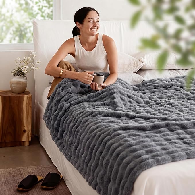 Bedsure 3D Fleece Bubble Blanket - GentleSoft Grey King Blanket for Bed Sofa Room Decor - Luxury Soft Cozy Gifts for Women, Lightweight, All Seasons, Grey, 108"×90"