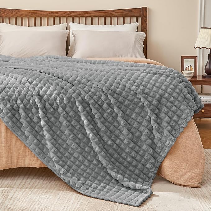 BEDELITE Grey Throw Blanket for Couch and Bed- Super Soft and Warm 3D Checkered Fluffy Fuzzy Fleece Blanket, Luxurious Plush Cozy Blanket for Room Decor Fall and Winter, 90x90 inches, Queen Size