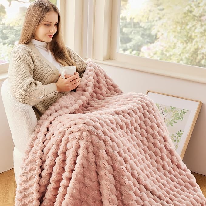 NEWCOSPLAY Super Soft Throw Blanket Pink Premium Silky Flannel Fleece 3D Clouds Stylish Jacquard Lightweight Bed Blanket All Season Use 350GSM (Pink, Throw(50"x60"))