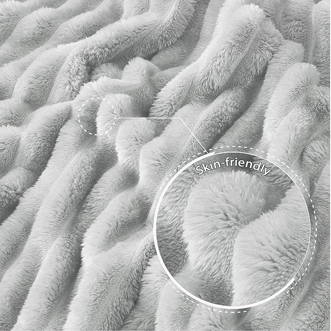Exclusivo Mezcla Fleece Throw Blanket for Couch, Super Soft Striped Jacquard Bed Blanket, Lightweight Fuzzy Cozy for All Seasons, 50x60 Inches, Light Grey