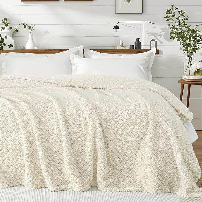 Exclusivo Mezcla King Size Fleece Blanket for Bed, Extra Soft Warm Decorative Fuzzy Blanket for Women, Lightweight Cozy Bedding Blankets, 90x104 Inches, Ivory