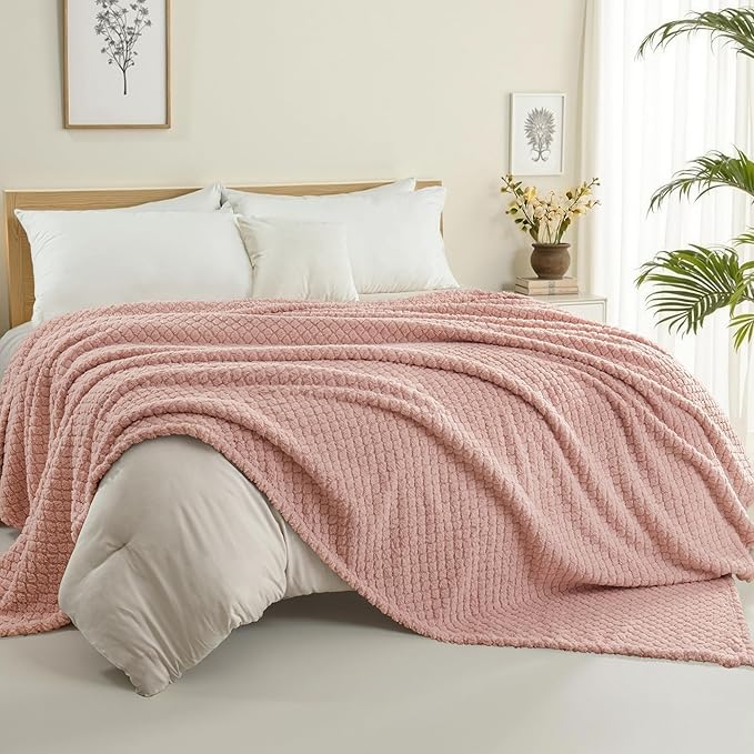 Exclusivo Mezcla Twin Size Fleece Blanket for Bed, Extra Soft Warm Decorative Fuzzy Blanket for Women, Lightweight Cozy Bedding Blankets, 60x80 Inches, Pink