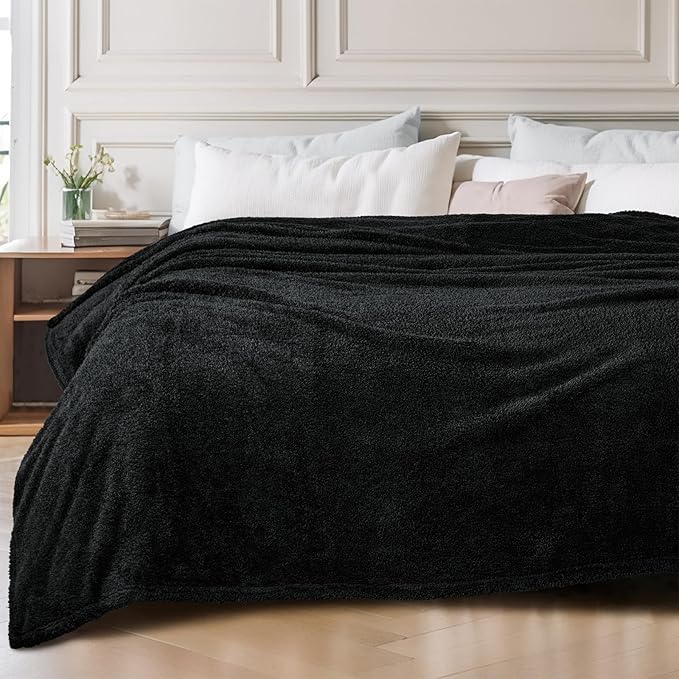 Exclusivo Mezcla Fleece King Size Bed Blanket, Ultra Soft, Lightweight and Fuzzy Black Blanket for Women, Home Decor, 90x104 Inches