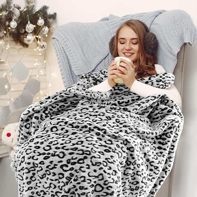 Black Small Throw Blanket for Kids, Soft Warm Cheetah/Leopard Print Fleece Throw Blanket for Boys Girls, Fuzzy Plush Bedding Room Decor for Car Seat Stroller Travel 40"x50"