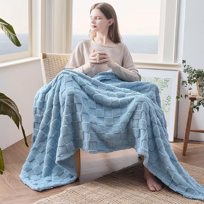 NEWCOSPLAY Super Soft Throw Blanket Blue Premium Silky Flannel Fleece 3D Checkered Lightweight Bed Blanket All Season Use (Blue Checkered, Throw(50"x70"))