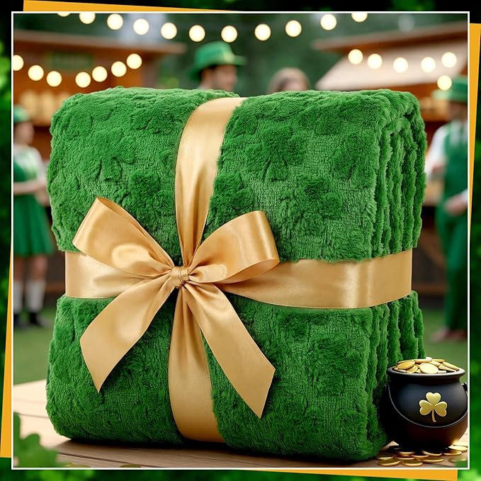St. Patrick's Day Throw Blanket 50 x 60 Inch Irish Green Shamrock Blanket Velvet Faux Rabbit Fur Soft Lightweight for Home Living Room Couch Sof Bedding St. Patrick's Day Decor