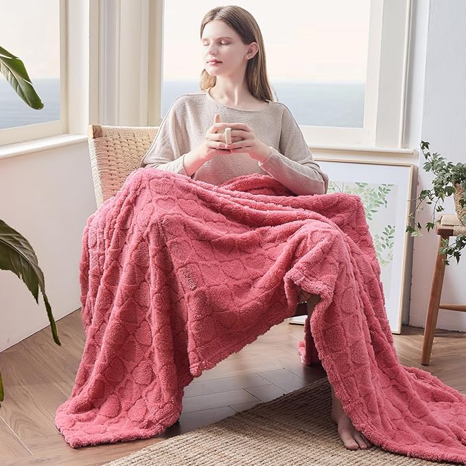NEWCOSPLAY Super Soft Queen Blanket Coral Pink Love Premium Silky Flannel Fleece 3D Heart Checkered Lightweight Bed Blanket All Season Use (Coral Pink Love, Queen(90"x90"))
