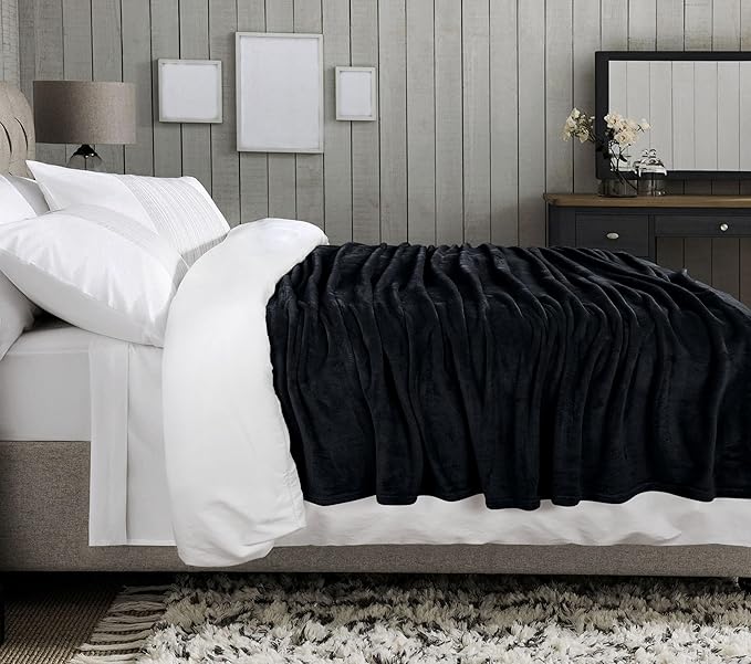 Utopia Bedding Black Fleece Blanket Twin Size Lightweight Fuzzy Soft Anti-Static Microfiber Dorm Bed Blanket (90x66 Inch)