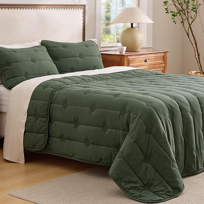 Bedsure Queen Size Quilt Sets – Ultra Soft Lightweight Green Bedspread Coverlet with 2 Pillow Shams, Breathable & Cozy Quilted Bedding, All Season Bedroom Decor, 3 Piece (90x96 Inches)