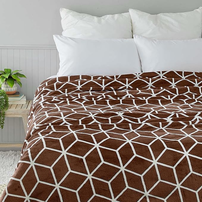 Elegant Comfort Luxury Velvety-Soft Coral Flannel Blanket Micro-Velour Ultra-Softness Fuzzy Plush, Twin/Twin XL, Chocolate Brown