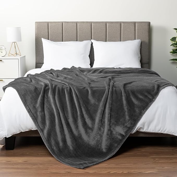 PAVILIA Grey Fleece Throw Blanket for Couch, Dark Charcoal Super Soft Fuzzy Flannel Throw for Sofa, Luxury Plush Microfiber Bed Blanket, Cozy Home Decorative Velvet Gift Blanket, 50x60