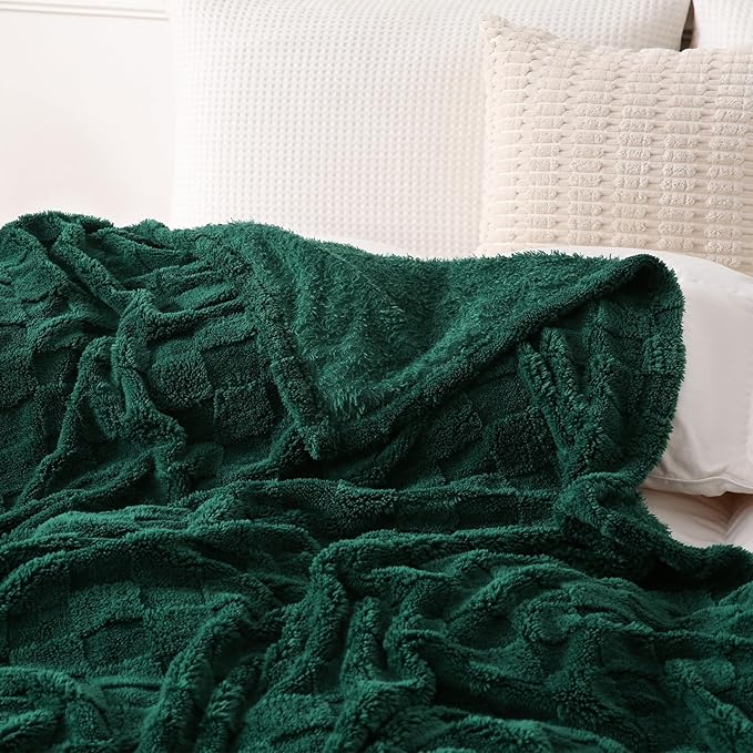 Dark Green Fleece Throw Blanket 50”×70” for Couch Sofa Bed,Super Soft Cozy Plush Microfiber Flannel Blanket with 3D Checkered Design Lightweight for Adults,Woman,Girls