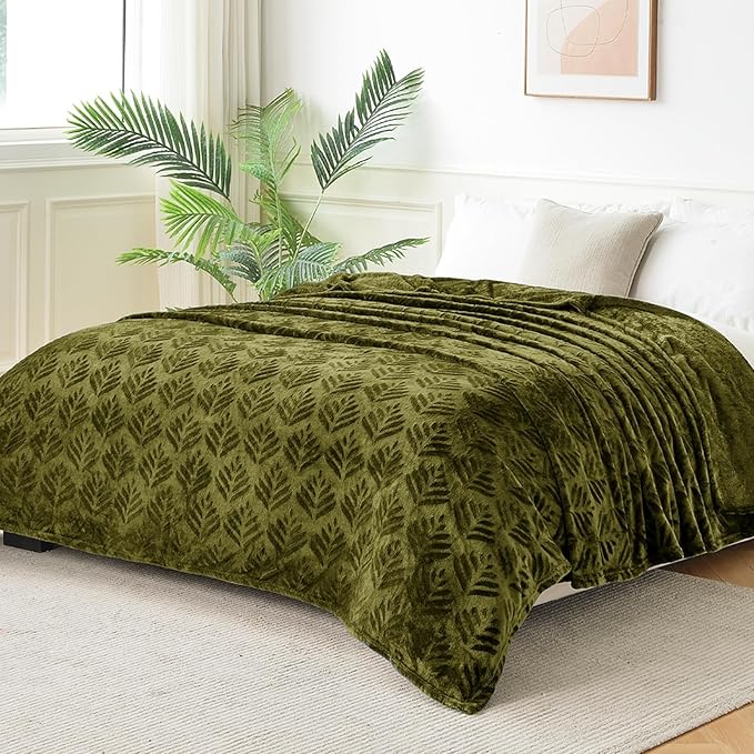 Exclusivo Mezcla Twin Size Fleece Blanket for Bed, Super Soft and Cozy Blankets All Season Use, Leaves Pattern, Plush Fuzzy Lightweight, Olive Green, 60x80 Inch