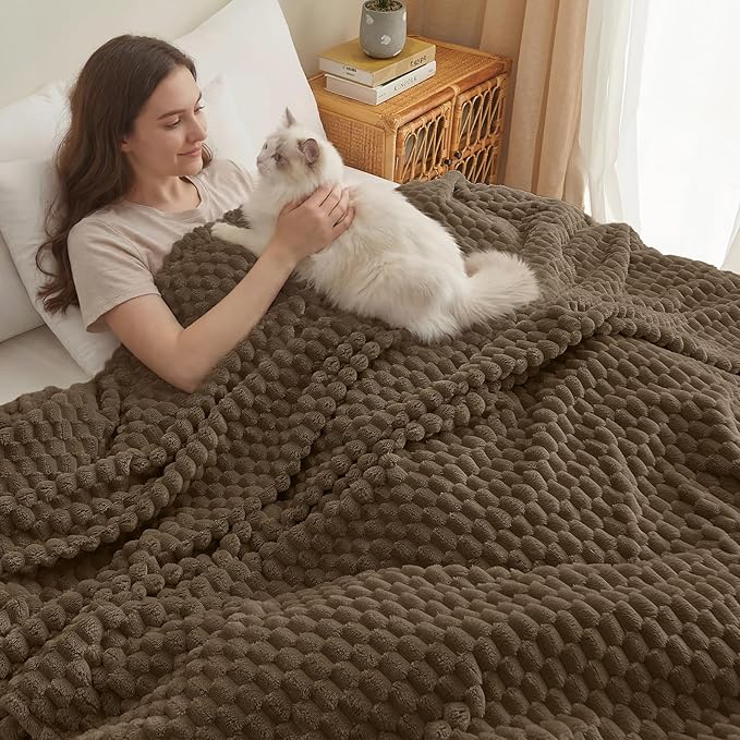 PHF Ultra Soft Flannel Fleece Blanket King Size, Lightweight 3D Jacquard Fleece Blanket, No Shedding, No Pilling, Luxury 340GSM Aesthetic Fluffy Cozy for Bed Room Decor, 108"x90", Cocoa Brown