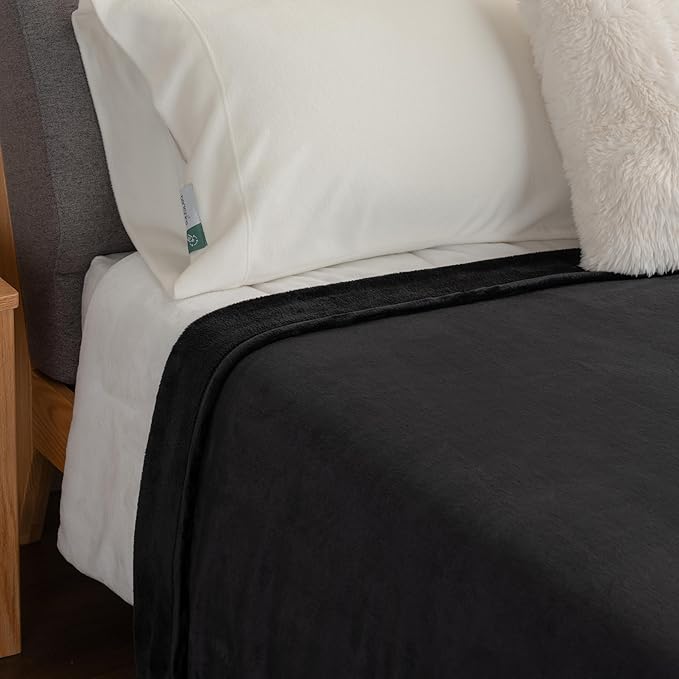 Berkshire Blanket Classic VelvetLoft® Solid Bed Blanket,King Size Bed Blanket,Lightweight Soft Fuzzy Plush Blanket for Bed and Couch,Black,90x108 Inches