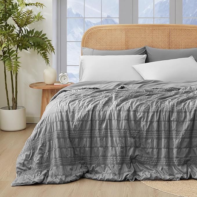 Cozy Bliss Seersucker Cooling Comforter King Size, Q-Max 0.45 Reversible Lightweight Cooling Blanket, Breathable Silk Smooth Summer Bedding Quilt for Hot Sleepers Night Sweats Dark Grey