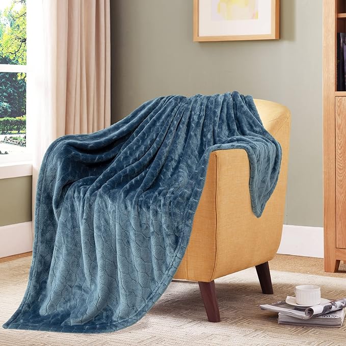 TOONOW Fleece Bed Blanket King Size 90x108 inches, Super Soft Fluffy Fuzzy Plush Blanket Geometric Pattern Cozy Microfiber Flannel Blankets for Couch, Bed, Sofa, Navy Blue