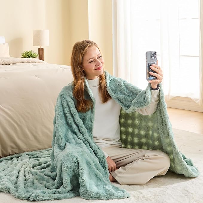 NEWCOSPLAY Queen Blanket for Couch Green Super Soft Flannel Fleece 3D Bubble Lightweight Bed Blanket All Season Use (New Sage Green, Queen(90"x90"))