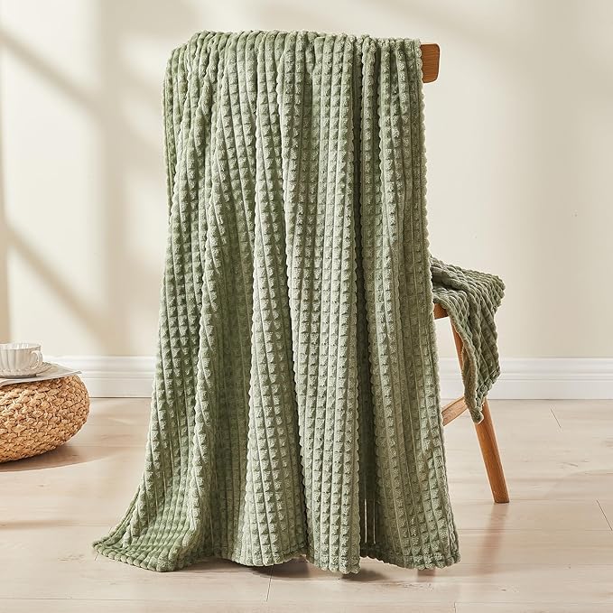 EMME Fleece Blanket, 3D Jacquard Throw Blanket for Couch and Bed, Soft Cozy and Fluffy Blankets Lightweight Luxury Flannel with Geometric Grid Design (Forest Green, 50" x 60")