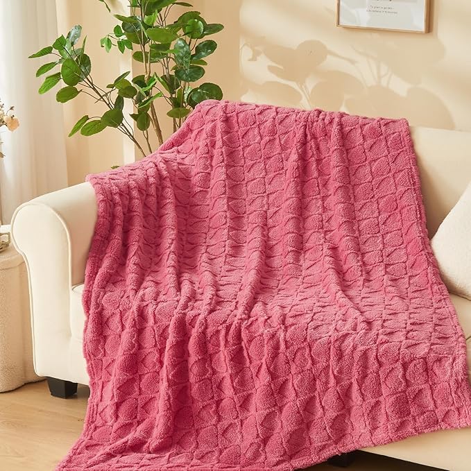 NEWCOSPLAY Super Soft Queen Blanket Coral Pink Love Premium Silky Flannel Fleece 3D Heart Checkered Lightweight Bed Blanket All Season Use (Coral Pink Love, Queen(90"x90"))