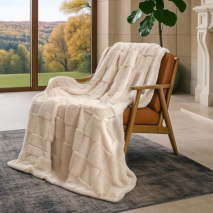 Cozy Bliss Checkered Faux Rabbit Fur Twin Blanket for Bed, Soft Fuzzy Blankets for Women Men, Furry Fleece Throw for Sofa Bedroom Living Room (60 * 80 Inches Beige)