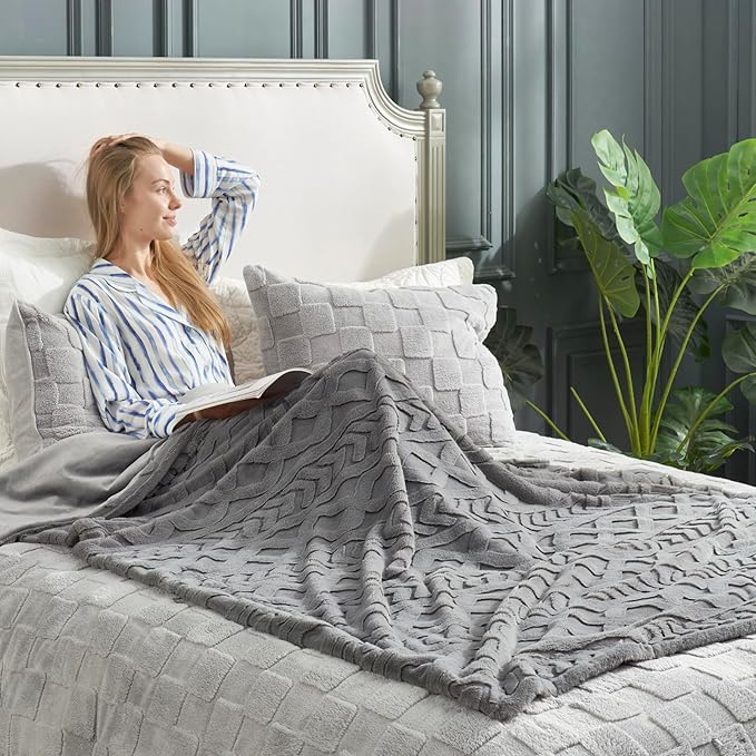 Cozy Bliss Faux Fur Throw Blanket for Couch, Jacquard Fuzzy Plush Soft Thick Winter Throw Blanket for Sofa Bed Living Room Bedroom，60"x80" Grey