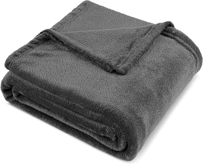 PAVILIA Grey Fleece Throw Blanket for Couch, Dark Charcoal Super Soft Fuzzy Flannel Throw for Sofa, Luxury Plush Microfiber Bed Blanket, Cozy Home Decorative Velvet Gift Blanket, 50x60