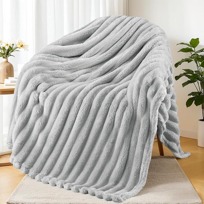 Exclusivo Mezcla Fleece Throw Blanket for Couch, Super Soft Striped Jacquard Bed Blanket, Lightweight Fuzzy Cozy for All Seasons, 50x60 Inches, Light Grey
