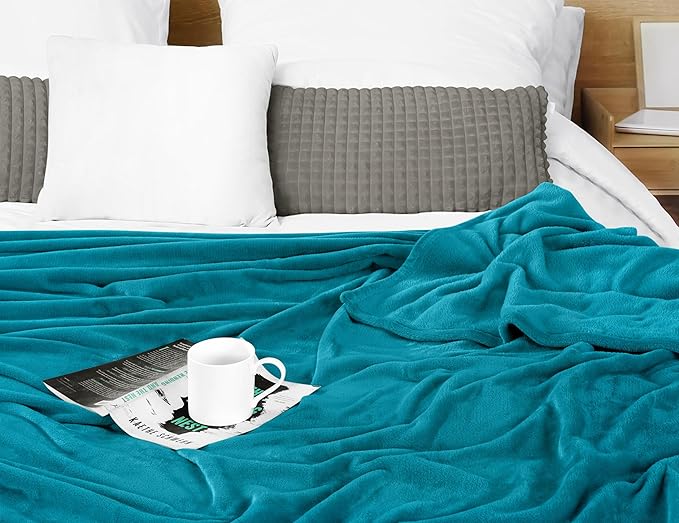 Utopia Bedding Turquoise Fleece Blanket Queen Size Lightweight Fuzzy Soft Anti-Static Microfiber Bed Blanket (90x90 Inch)