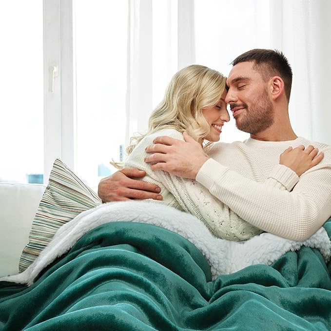 Bedsure GentleSoft Sherpa Fleece Throw Blanket for Couch, Non-Heated, Thick and Warm Throw for Women and Men, Soft Fuzzy Plush Blanket for Winter, Room Home Decor Gifts, Forest Green, 50x60 Inches