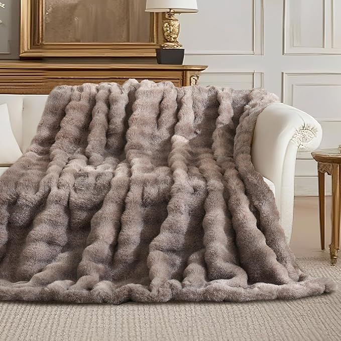 Amélie Home Faux Fur Throw Blanket, Ultra Soft Fuzzy Plush Bubble Blanket for Couch, Bed & Living Room, 60"x80", Cationic Bear Brown