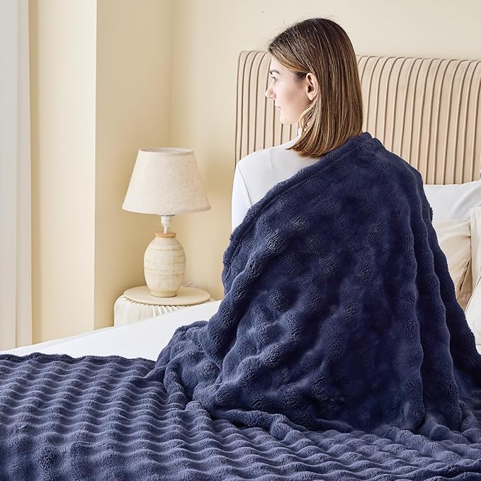 NEWCOSPLAY Queen Blanket for Couch Dark Navy Super Soft Flannel Fleece 3D Bubble Lightweight Bed Blanket All Season Use (Dark Navy, Queen(90"x90"))