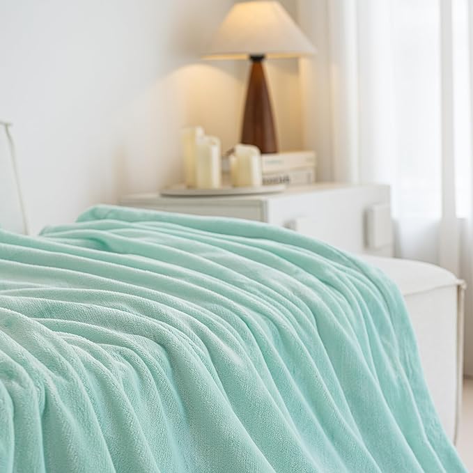 K.Garden Sherpa Throw Blanket for Couch Sofa, Super Soft Cozy Fuzzy Plush Blankets Fleece Thick Warm Blanket for Winter Reversible Thick Warm Blanket for Bed, Sofa,Green 5060