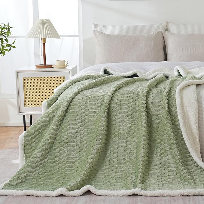 Sherpa Throw Blanket for Couch Flannel Cozy Soft Thick Blanket Warm Twin Blanket for Bed Fleece Home Decor Gifts, Z01 - Green, 80"*90"