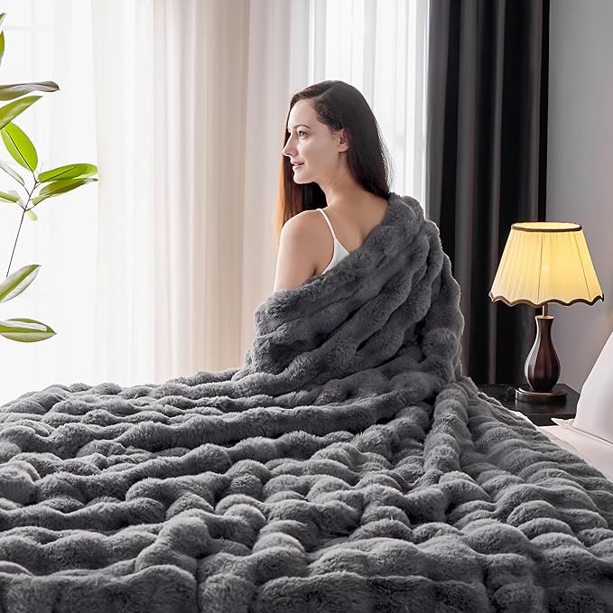 Luxury 1000GSM Faux Rabbit Fur Throw Blanket, Super Heavy Warm Cozy Blankets for Couch Bed Sofa, Bubble Plush Fuzzy Elegant Soft Reversible Mink Blanket for Living Room Bedroom, Grey