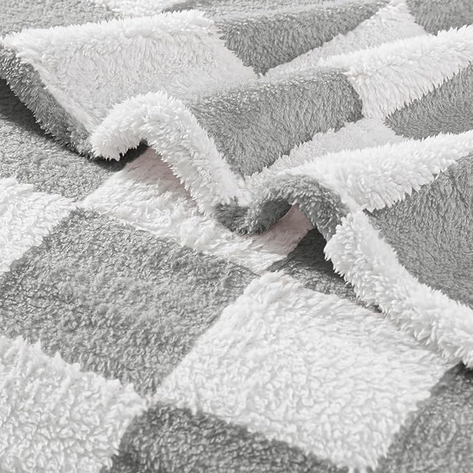 Exclusivo Mezcla Fleece Blanket Queen, Cozy Lightweight Fuzzy Checkered Blanket for Bed, Suitable for All Seasons, Light Grey, 90" x 90"