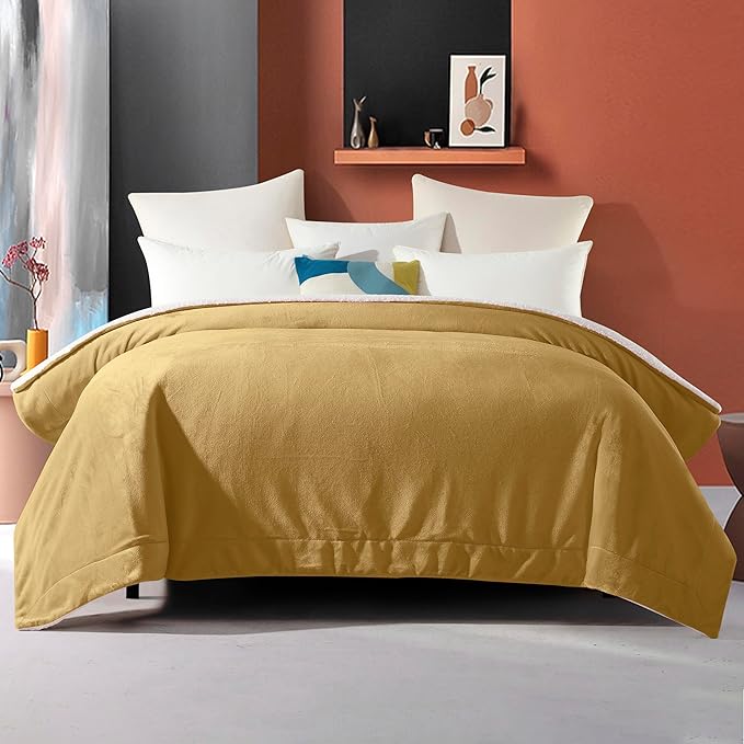 Elegant Comfort Ultra Soft Reversible Flannel Sherpa Blanket - Cozy Silky Fleece Throw for Couch, Bed - Plush Fuzzy Warm Winter Blanket for Gift, Queen, Gold