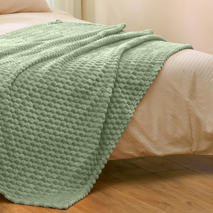 Vessia Flannel Fleece Twin Size Blanket(60x80 inch), 3D Jacquard Sage Green Fuzzy and Warm Blanket for Couch,Sofa, 300GSM Super Soft Touch Cozy Lightweight Bed Home Decor for All-Season