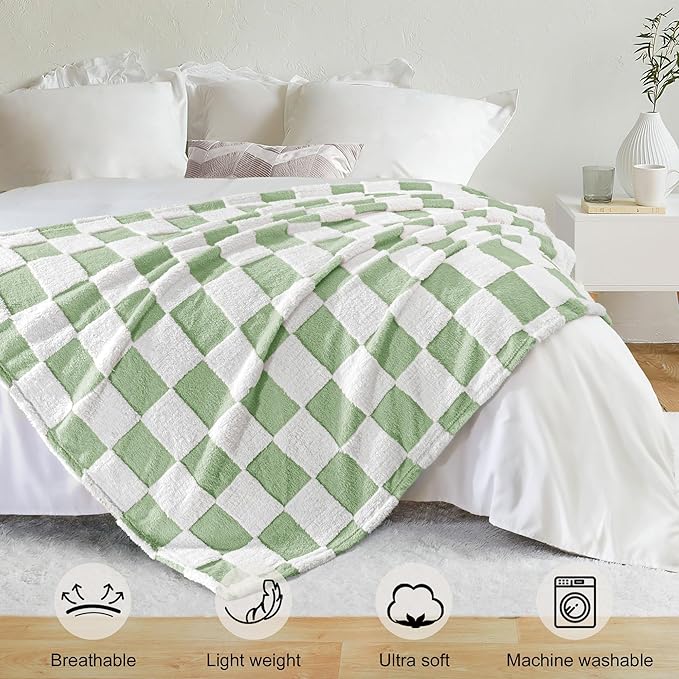 Exclusivo Mezcla Fleece Blanket King Size, Cozy Lightweight Fuzzy Checkered Blanket for Bed, Suitable for All Seasons, Sage Green, 90" x 104"