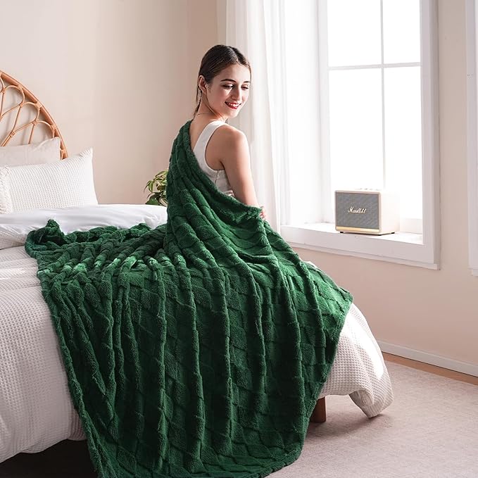 Green Throw Blanket for Couch Sofa Bed 50x60 inches,Fleece Blankets Microfiber Flannel with Diamond Checkered Pattern Lightweight Plush Soft Cozy Gifts for Women Mom Girls