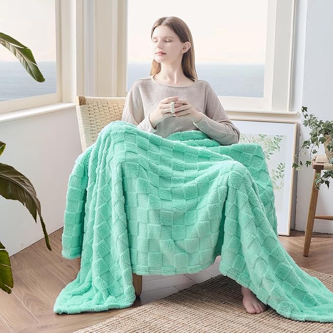 NEWCOSPLAY Super Soft Throw Blanket Aqua Premium Silky Flannel Fleece 3D Checkered Lightweight Bed Blanket All Season Use (Aqua Checkered, Throw(50"x70"))