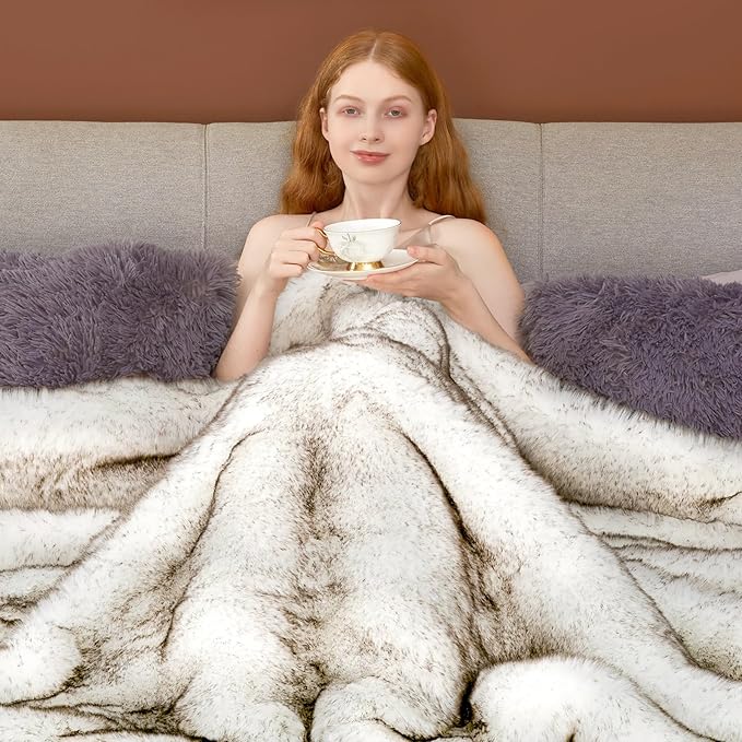 Touchat Luxury 1000GSM Faux Fur Throw Blanket, Super Heavy Thick Warm Cozy Blankets for Couch Bed Sofa, Plush Fuzzy Elegant Soft Reversible Mink Blanket for Living Room Bedroom, Twin Size,White