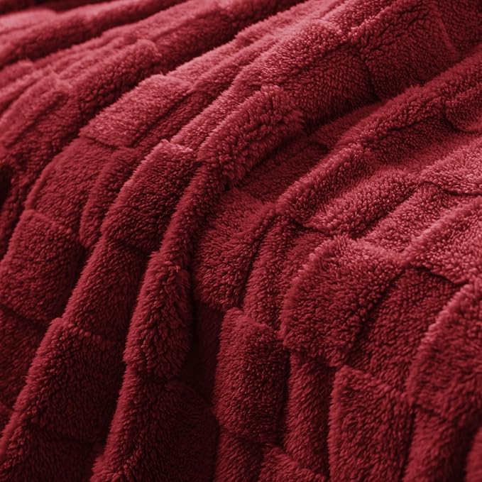 Exclusivo Mezcla Twin Size Flannel Fleece Blanket, Super Soft and Warm Lightweight Checkered Pattern Blankets for All Seasons, 60x80 Inches, Deep Red
