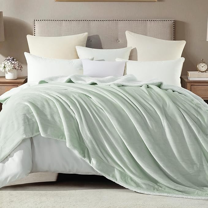 Mocassi Premium Ultra-Soft Flannel Fleece Sherpa Throw Blanket - Warm Cozy Reversible Plush Micromink Blanket for Couch, Bed and Sofa - Fluffy, Christmas Winter Bedding Gift, Twin, Mint Green