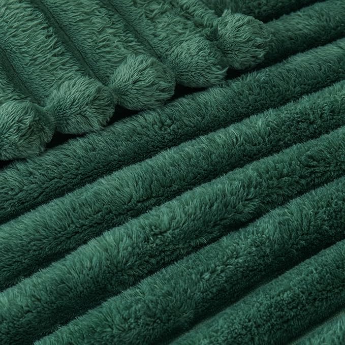 Exclusivo Mezcla Fleece Throw Blanket for Couch, Super Soft Striped Jacquard Bed Blanket, Lightweight Fuzzy Cozy for All Seasons, 50x60 Inches, Forest Green