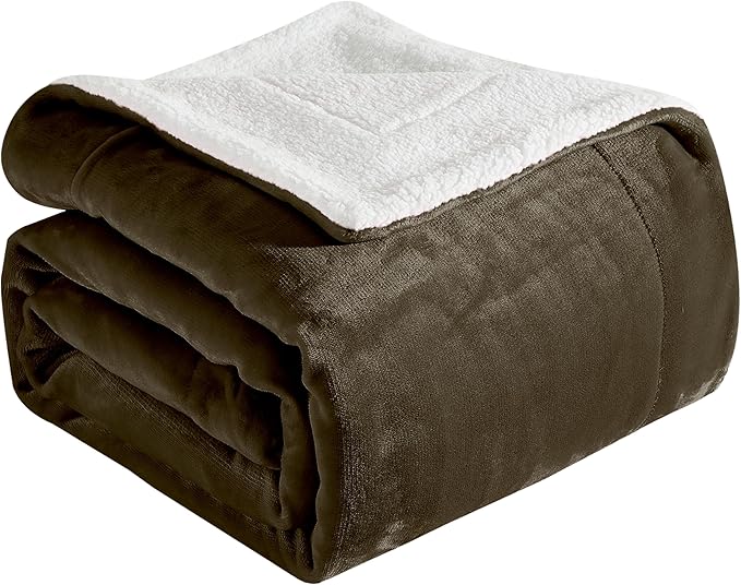 Elegant Comfort Ultra Soft Reversible Flannel Sherpa Blanket - Cozy Silky Fleece Throw for Couch, Bed - Plush Fuzzy Warm Winter Blanket for Gift, Twin, Brown
